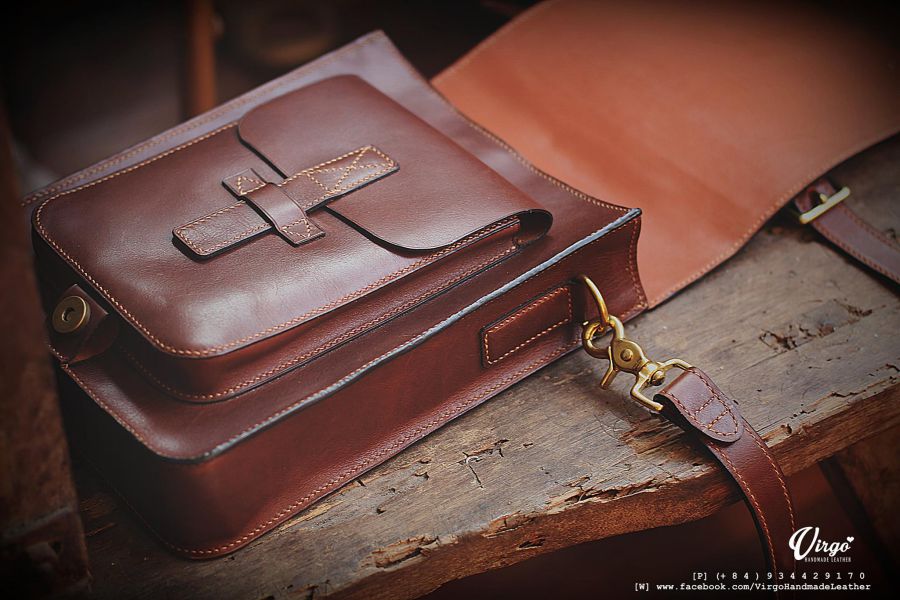 Satchel Leather Men Bag with Bronze Tag