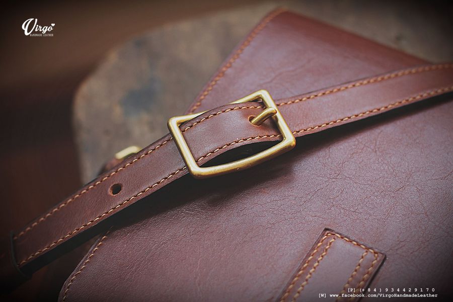 Satchel Leather Men Bag with Bronze Tag
