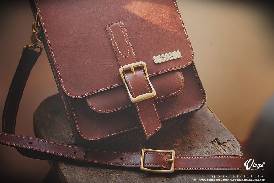 Satchel Leather Men Bag with Bronze Tag
