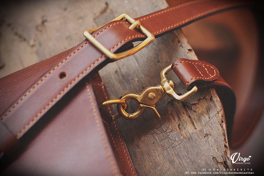 Satchel Leather Men Bag with Bronze Tag